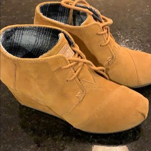 Toms wedge shoes